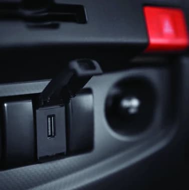 USB charger pada kabin Isuzu ELF